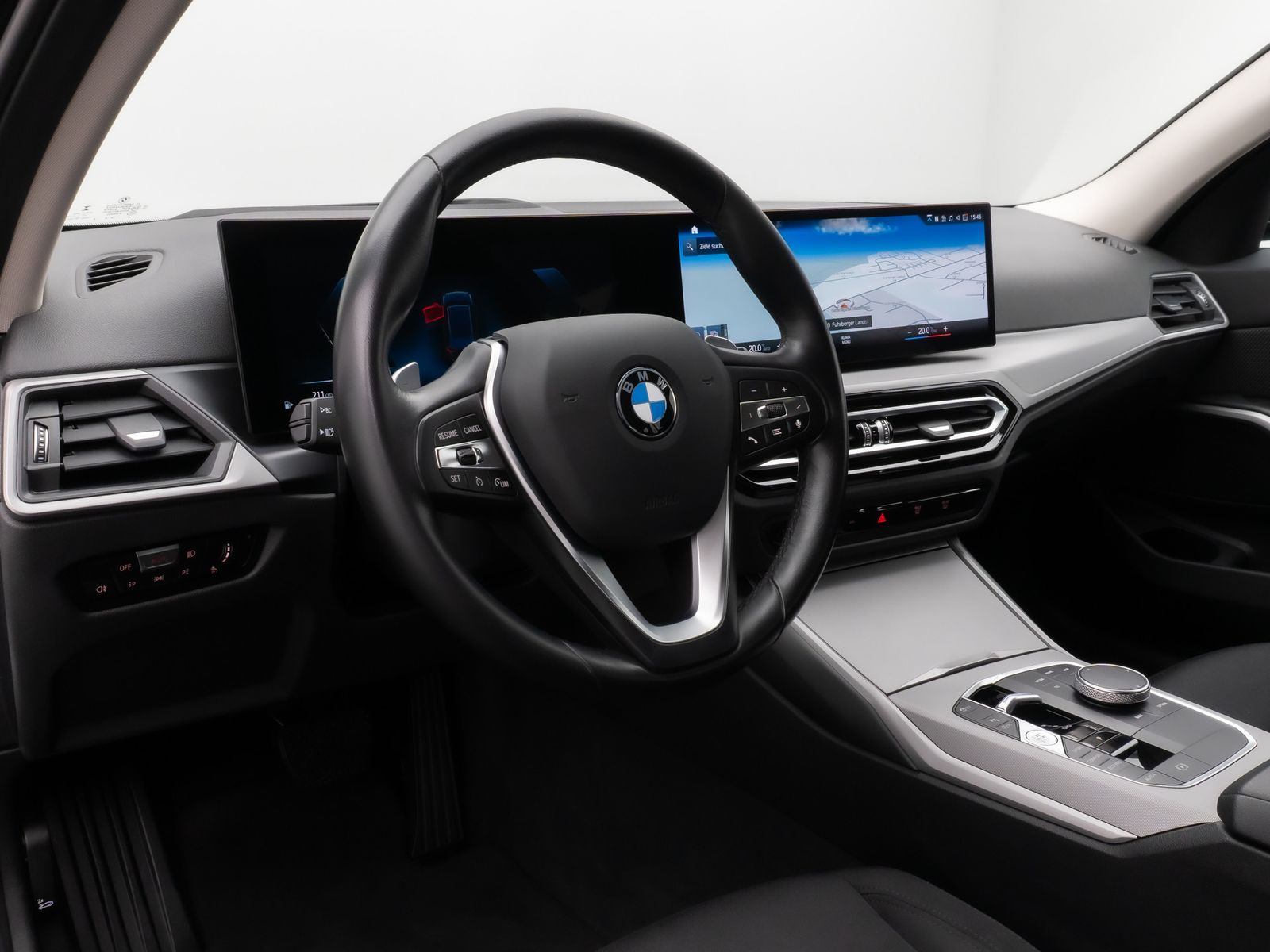 Fahrzeugabbildung BMW 330i xD DAB HUD CockPitPro PDCFernlichtassist