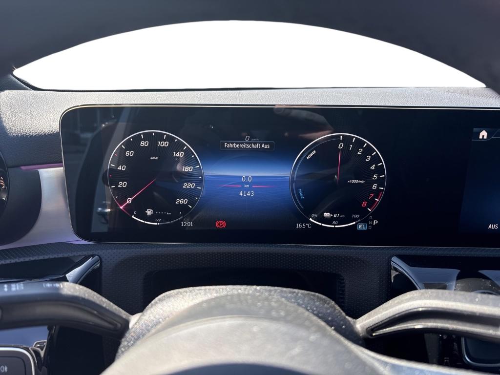 Mercedes-Benz A 250 e AMG PanoramaSD Multibeam Night Burmester