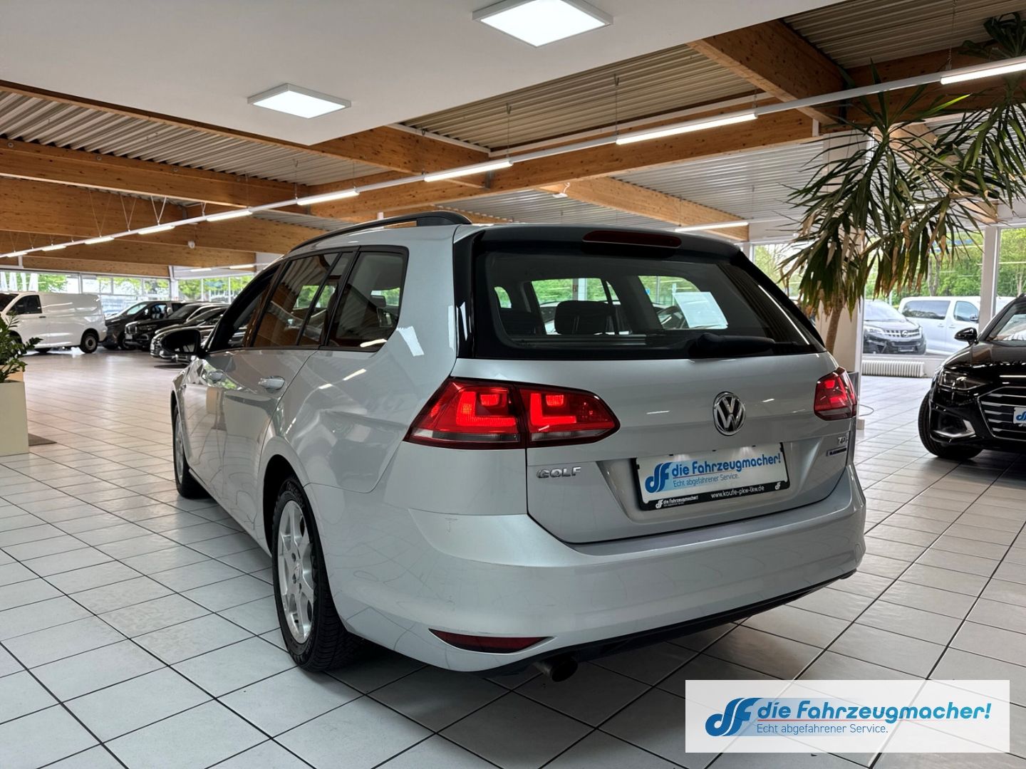 Fahrzeugabbildung Volkswagen Golf VII Variant Trendline BlueMotion 1.6 TDI