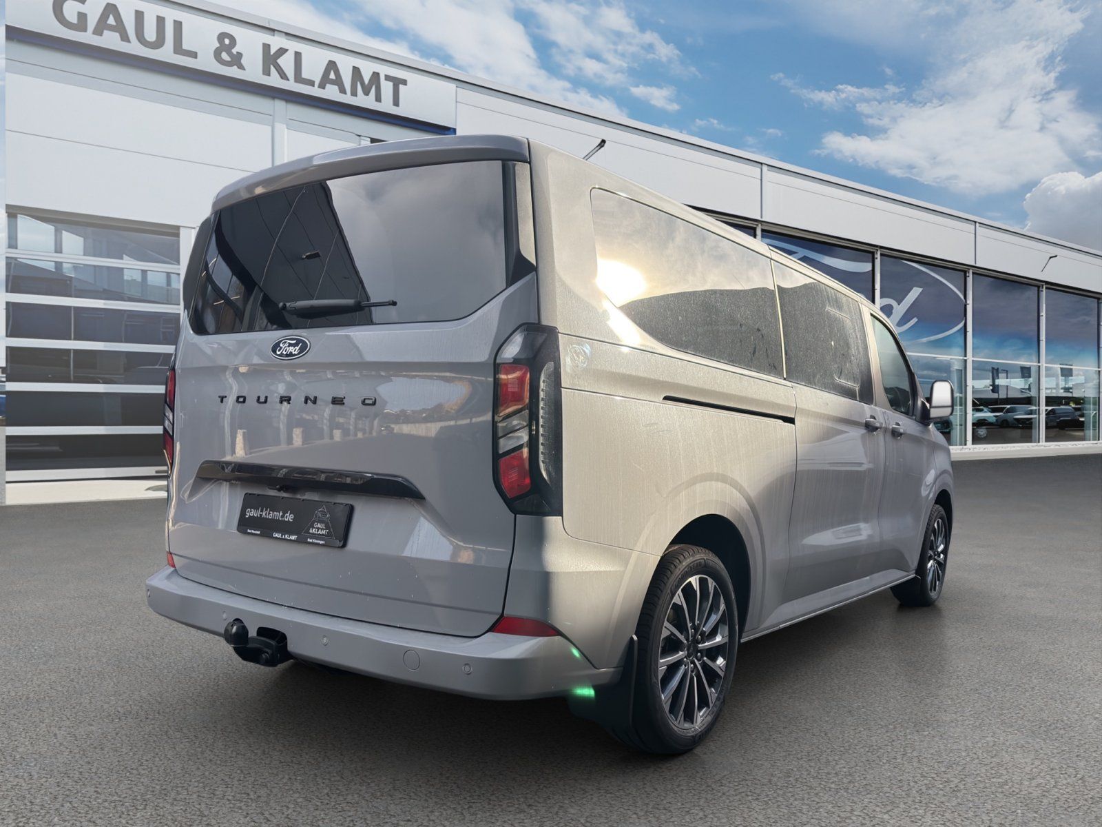 Fahrzeugabbildung Ford Tourneo Custom 320 L2 Tourneo Titanium FWD