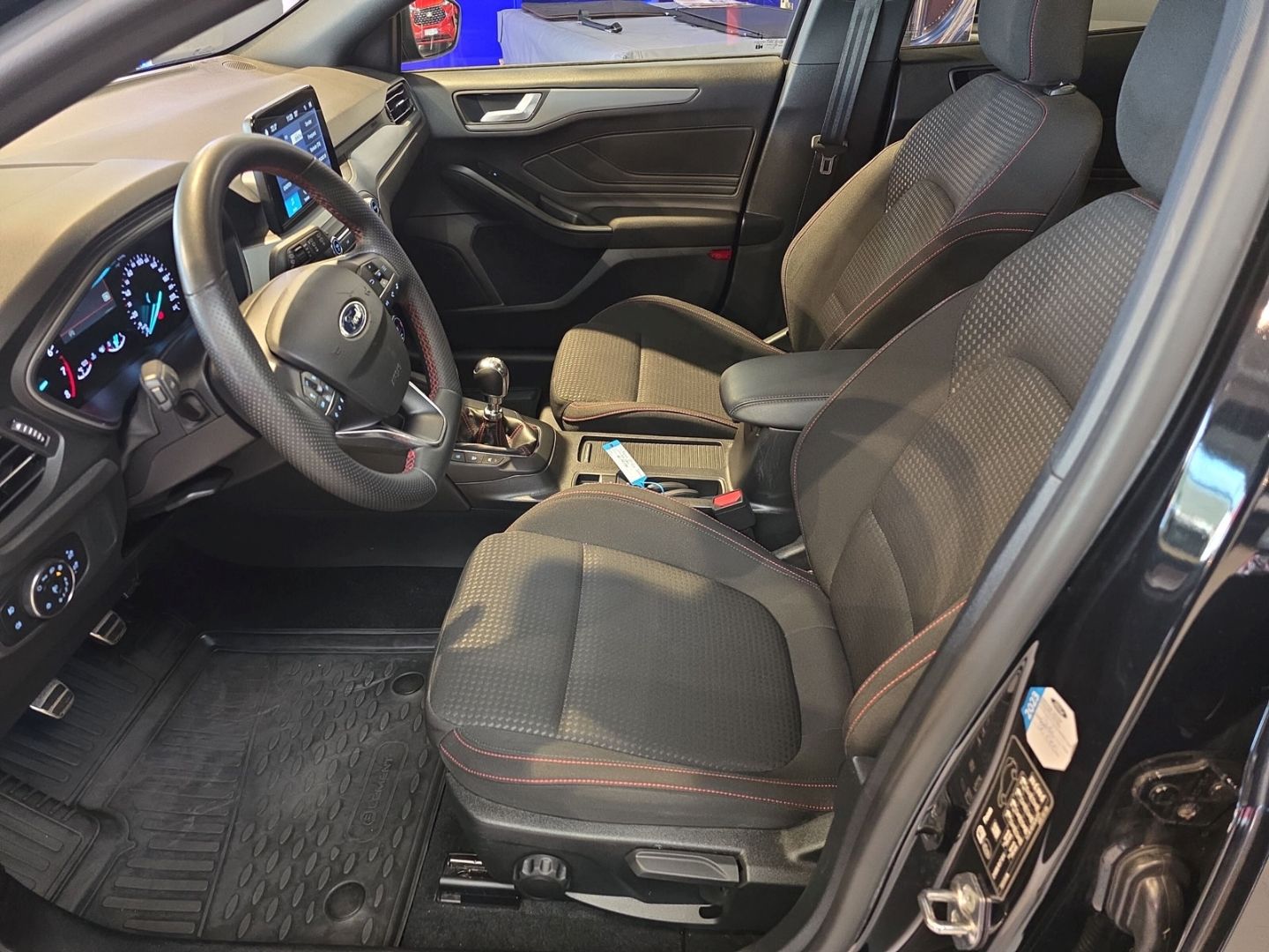 Fahrzeugabbildung Ford Focus Turnier ST-Line GJR Navi LED ACC Apple Car