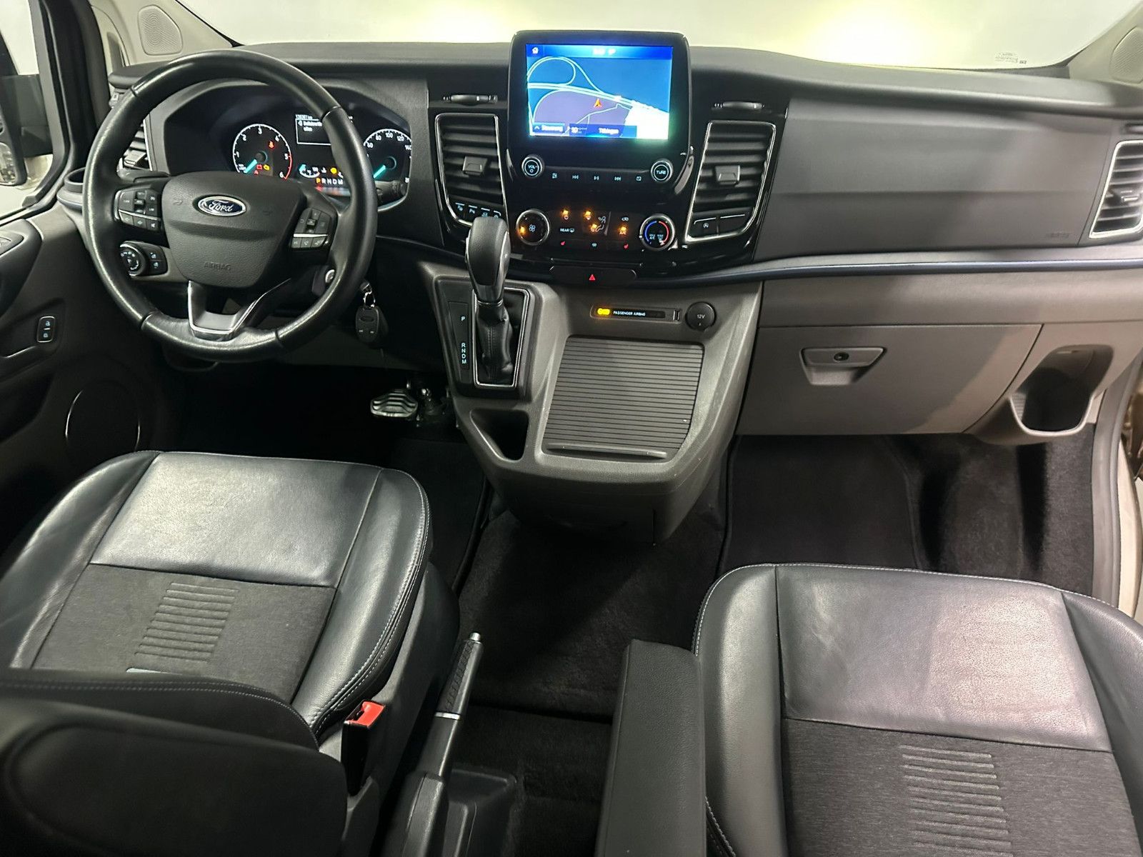 Fahrzeugabbildung Ford Tourneo Custom L1H1 Active*SDH*AHK*8-SITZE*XENON