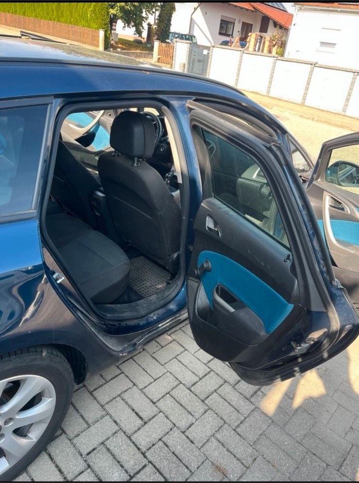 Opel Astra 2011 — photo 7