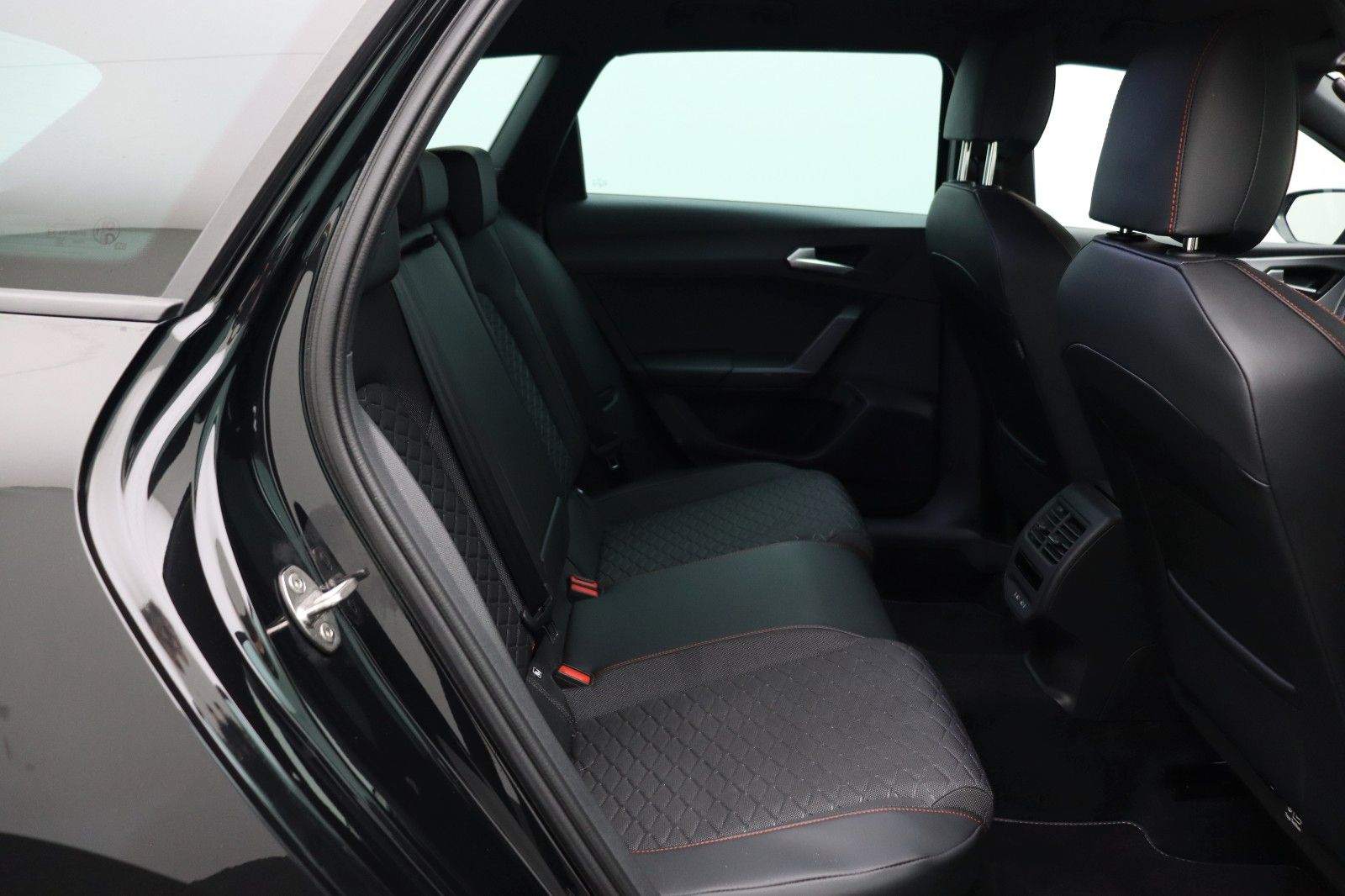 Fahrzeugabbildung SEAT Leon Sportstourer 1.5 FR