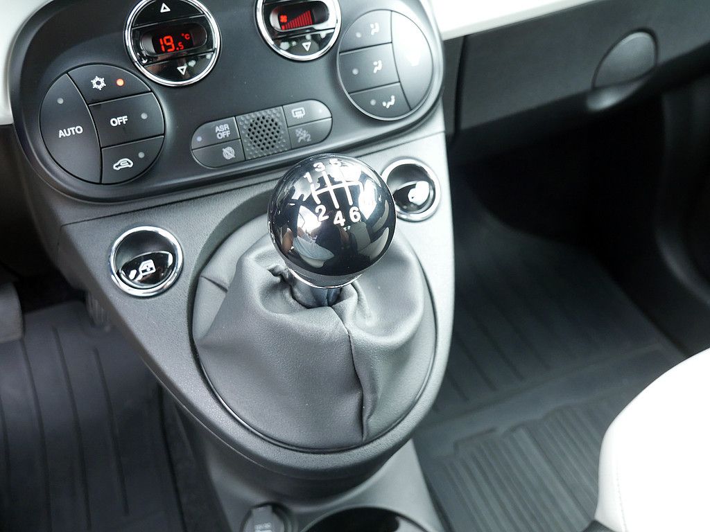 Fahrzeugabbildung Fiat 500 1.0 DolceVita KLIMAAUTOMATIK NAVI