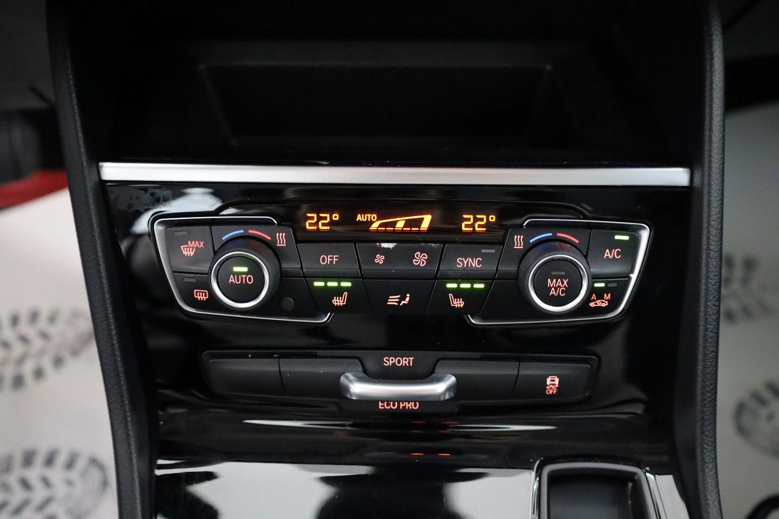 Fahrzeugabbildung BMW 218dA Active Tourer  Navi,LED,SH,PDC,SR+WR