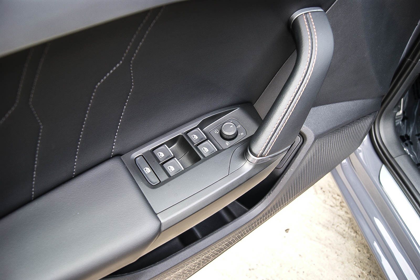 Fahrzeugabbildung CUPRA Leon Sportstourer e-HYBRID VIRTUAL ACC XL 1HAND