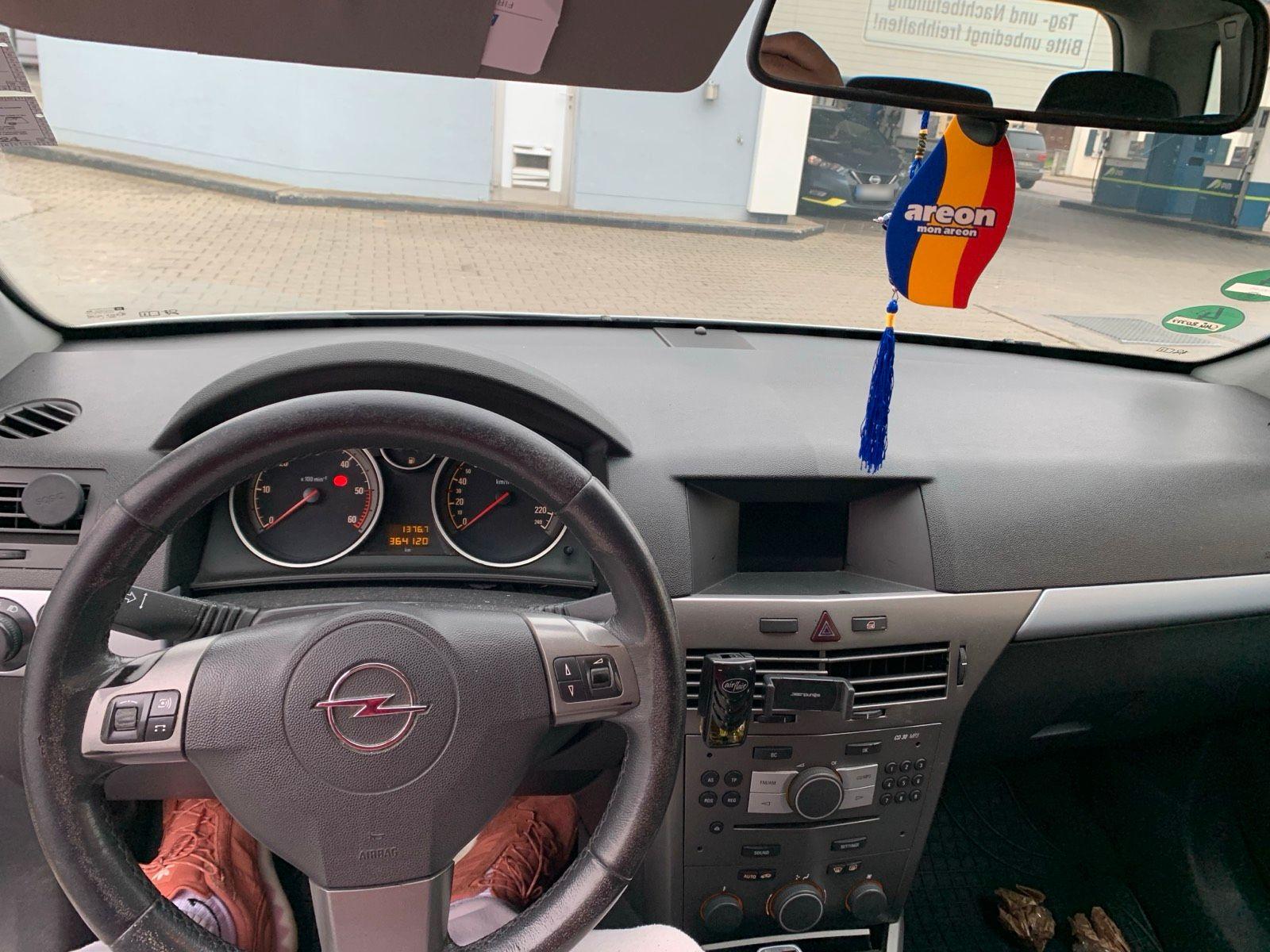 Opel Astra 2006 — photo 9
