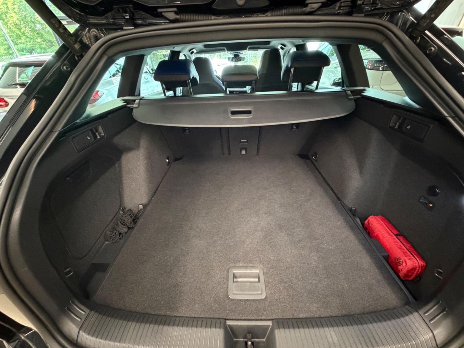 Volkswagen Golf 8 R Performance Harman Kardon Vollleder Headup, миниатюра 28