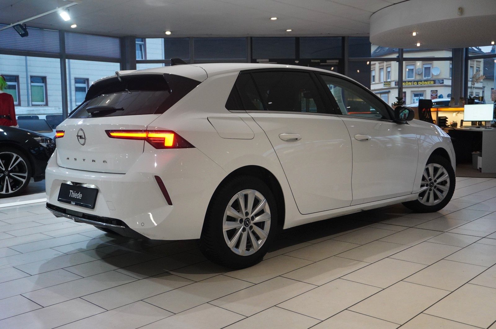 Fahrzeugabbildung Opel Astra L Lim. 1.2T ELEGANCE NAVI/LED/KAMERA/SPORT