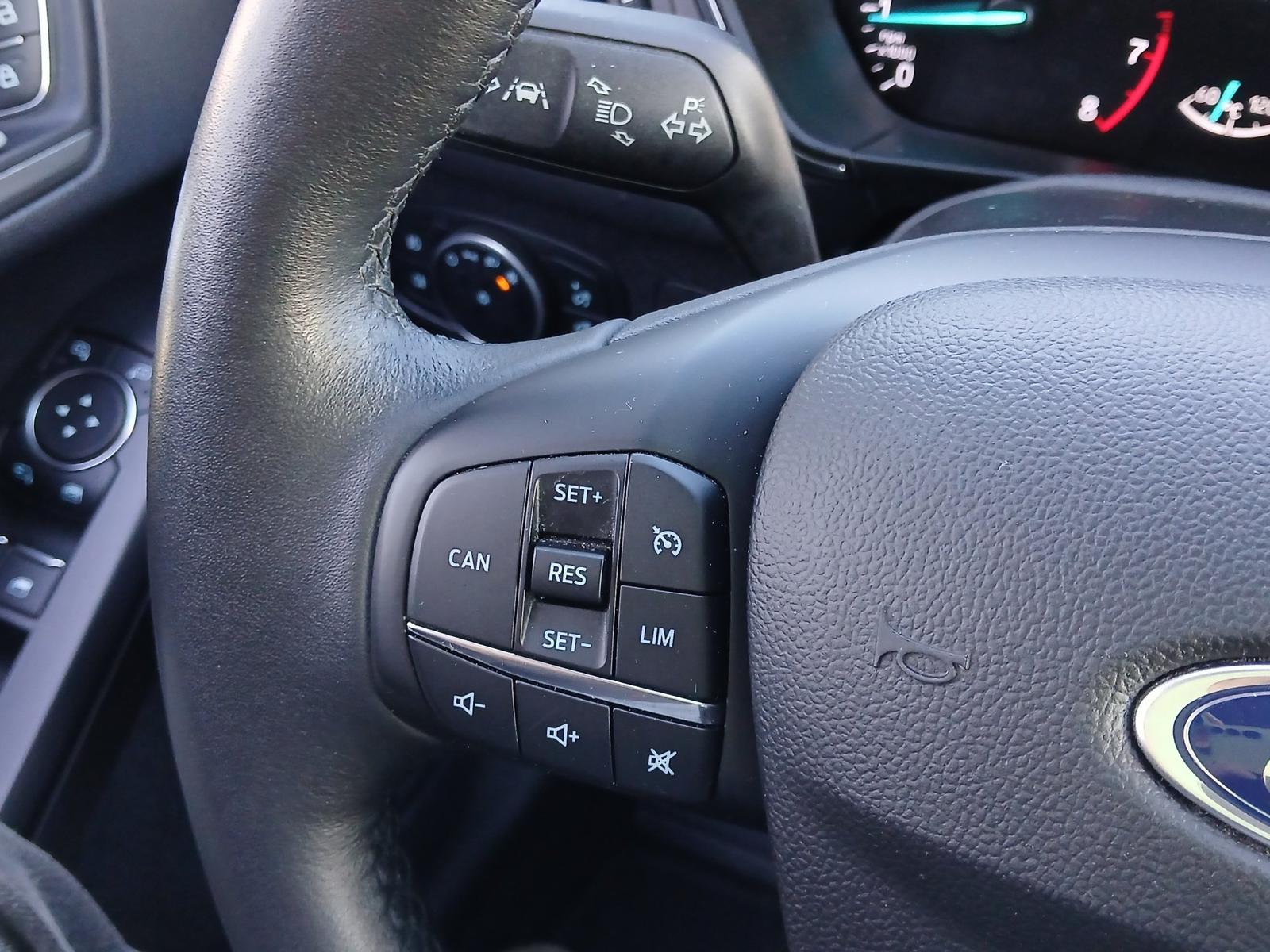 Ford Focus Titanium Turnier LED NAVI AHK KAMERA