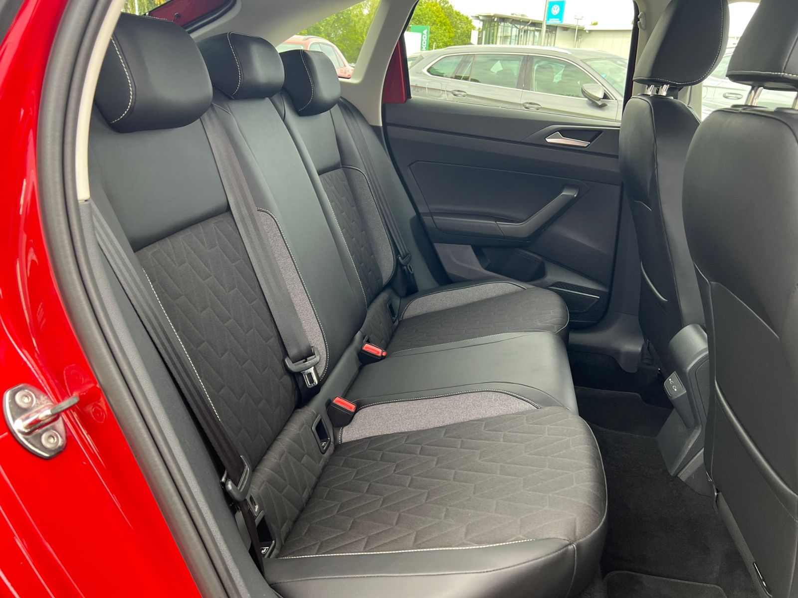 Fahrzeugabbildung Volkswagen Taigo Goal 1,0 l TSI *AHK,LED,ACC,R2D,Kamera,16'