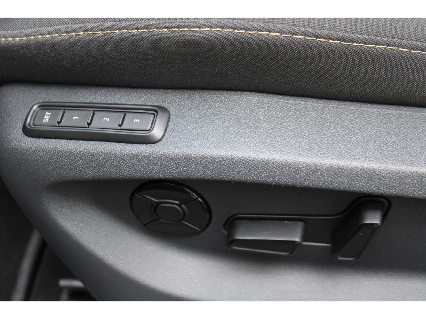 SKODA Kodiaq 1.5 TSI mHEV Selection ACC LED AHK TWA RF - Image 14