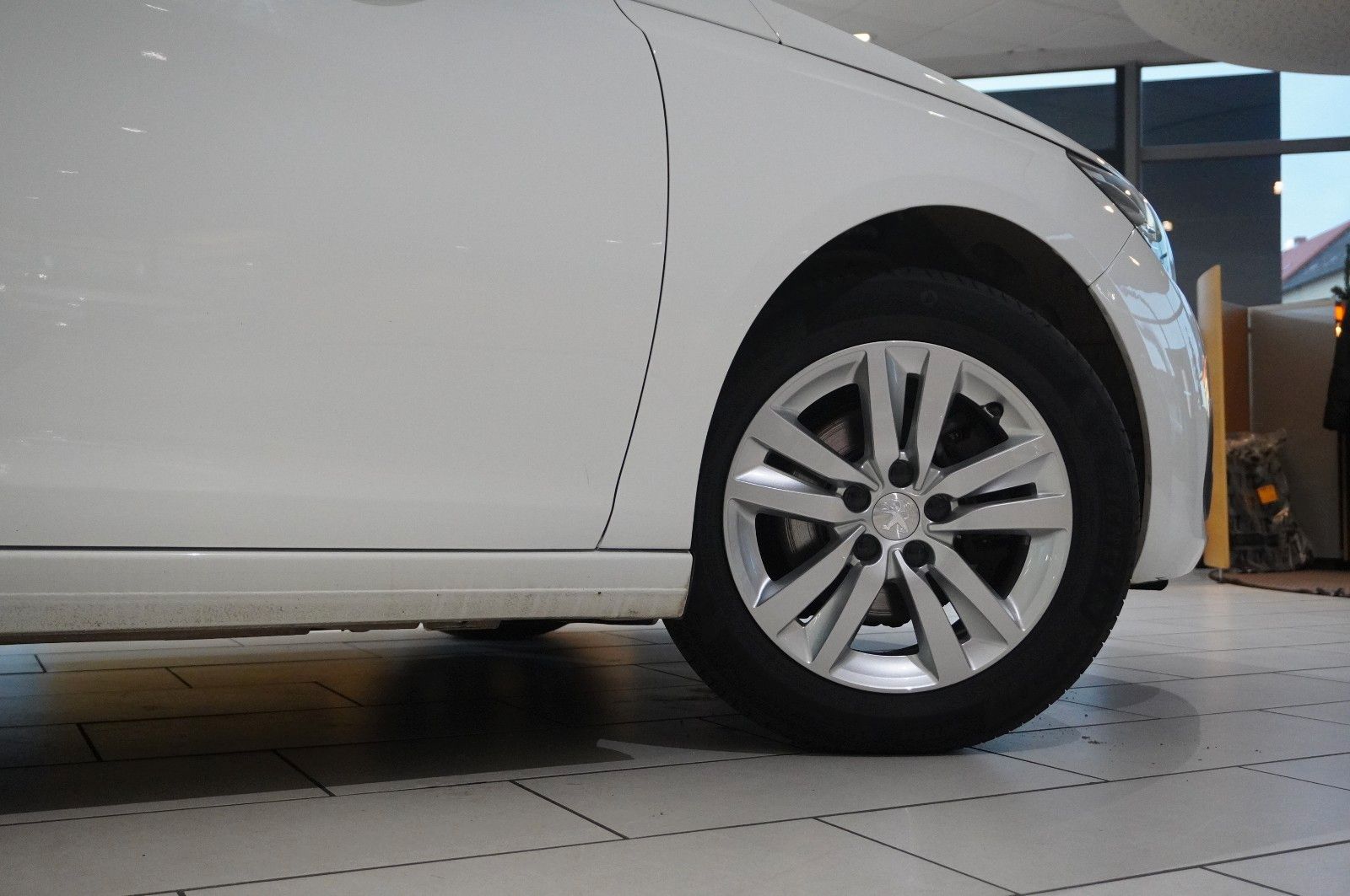 Fahrzeugabbildung Peugeot 308 LIM. 1.2T ACTICE PACK NAVI/LED/SPORT/NEBEL