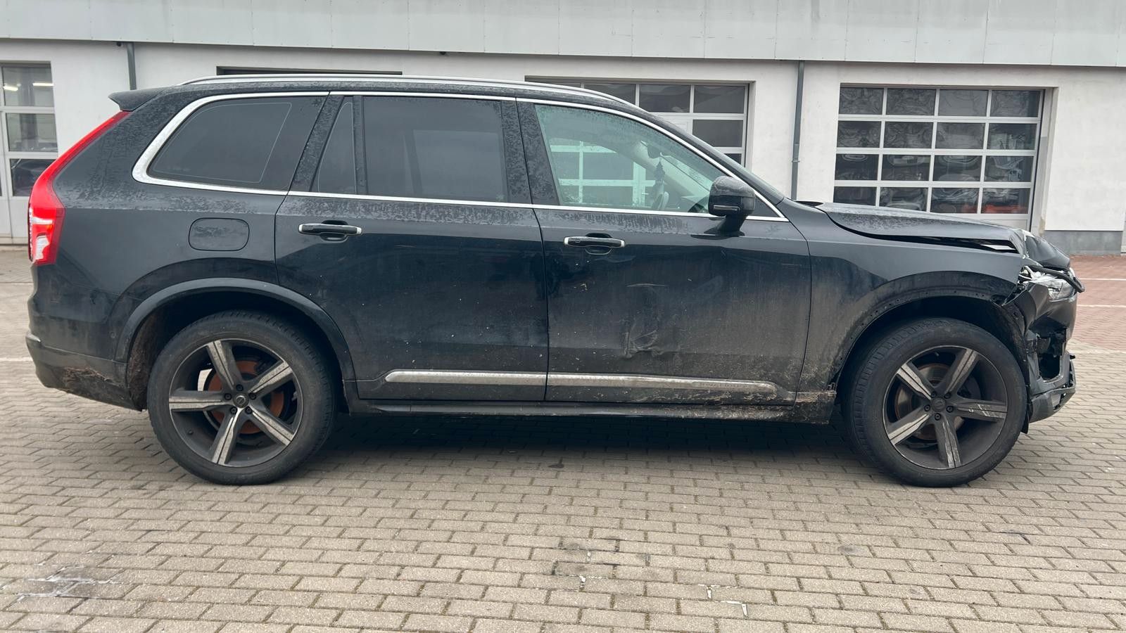 Fahrzeugabbildung Volvo XC90 Inscription AWD Frontschaden