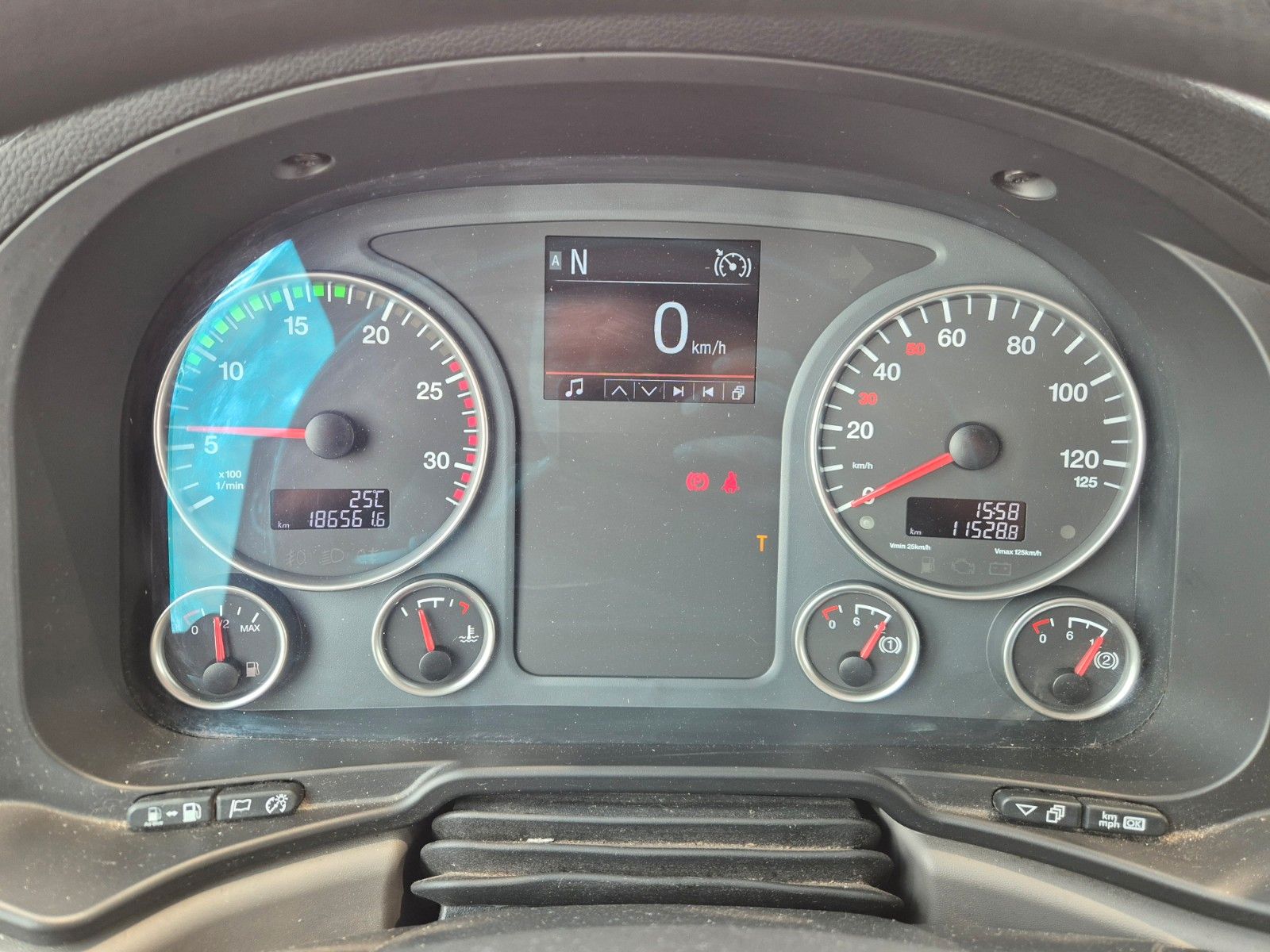 Fahrzeugabbildung MAN TGS 26.420 6x2-4 LL Hiab 177K PRO 2 Stück