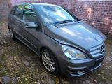 Mercedes-Benz B 180 1.7i Automatik AirbagsOk startet und fährt - gebrauchte Mercedes-Benz B 180 aus dem Jahr 2010