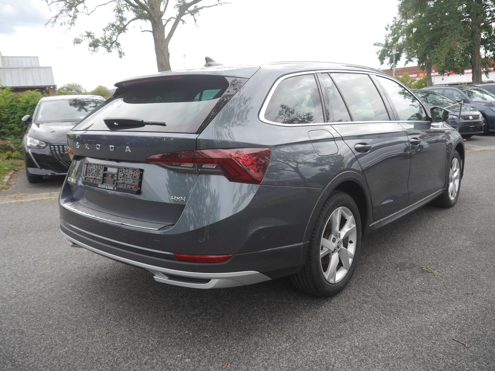 Skoda Octavia Combi Scout 2.0 TDI 4x4 NAVI|RFK|MATRIX imagem 3