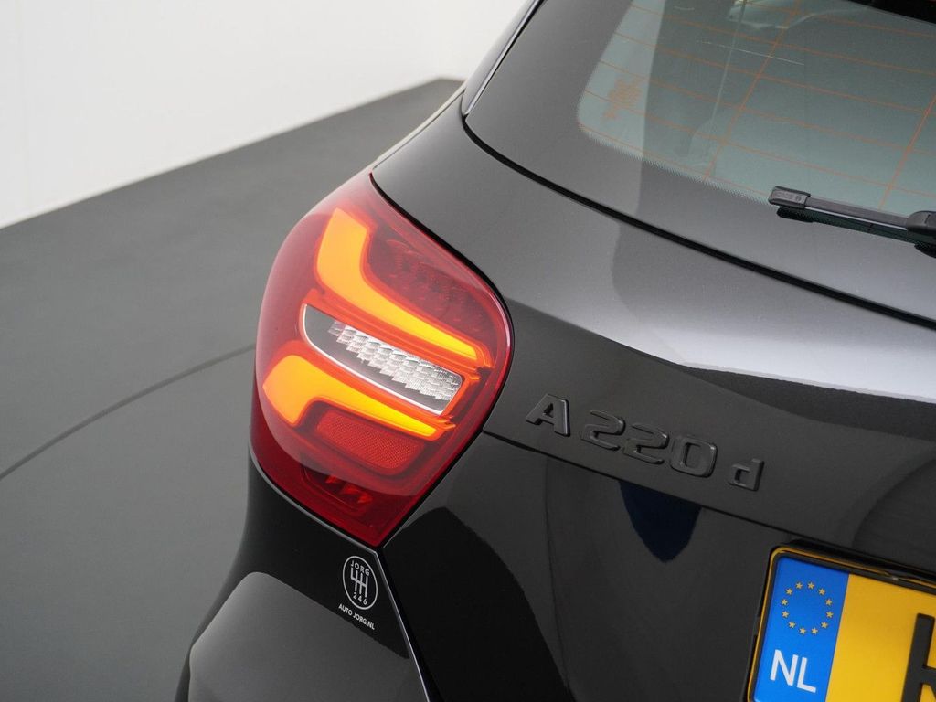 Mercedes-Benz A 220 d A45 Spoiler AMG Styling panorama dach si