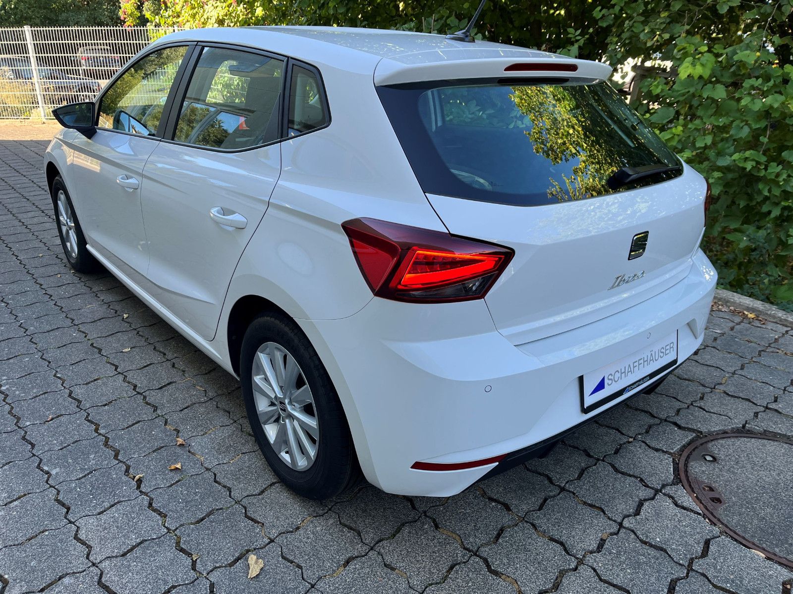 Fahrzeugabbildung SEAT Ibiza 1,0 TSI SHZ PDC LED ALU PDC FULL LINK MFL