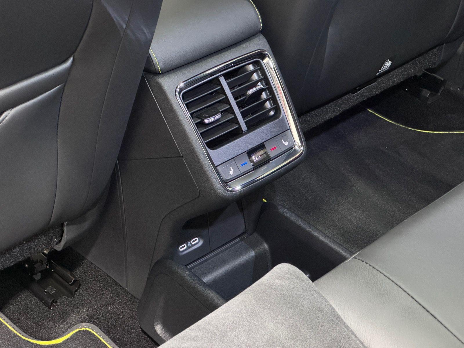 Skoda Enyaq Coupé RS | MATRIX NAVI PANO AHK HUD DCC