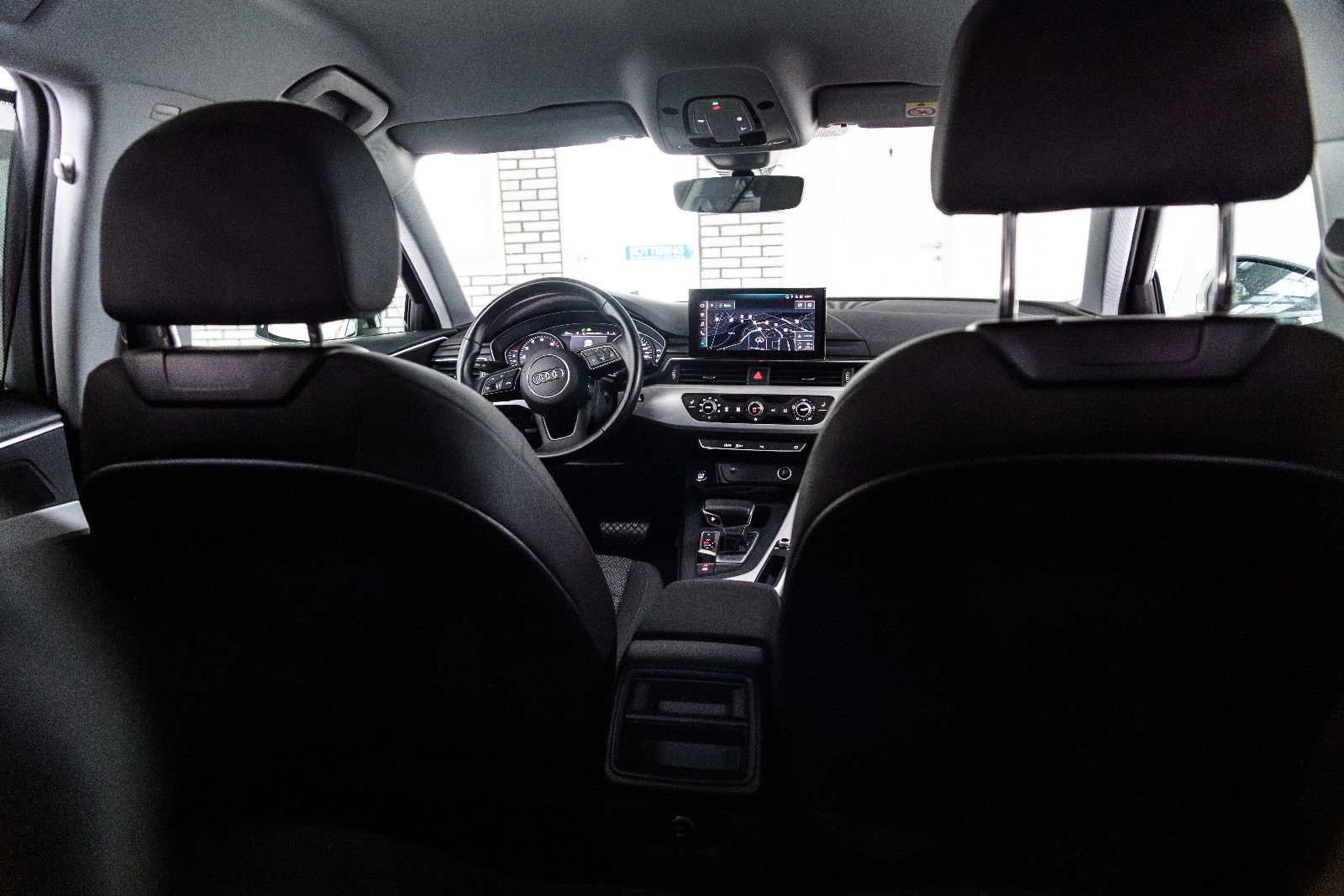 Fahrzeugabbildung Audi A4 35 TFSI S tronic advanced Avant LED/SZH/NAVI
