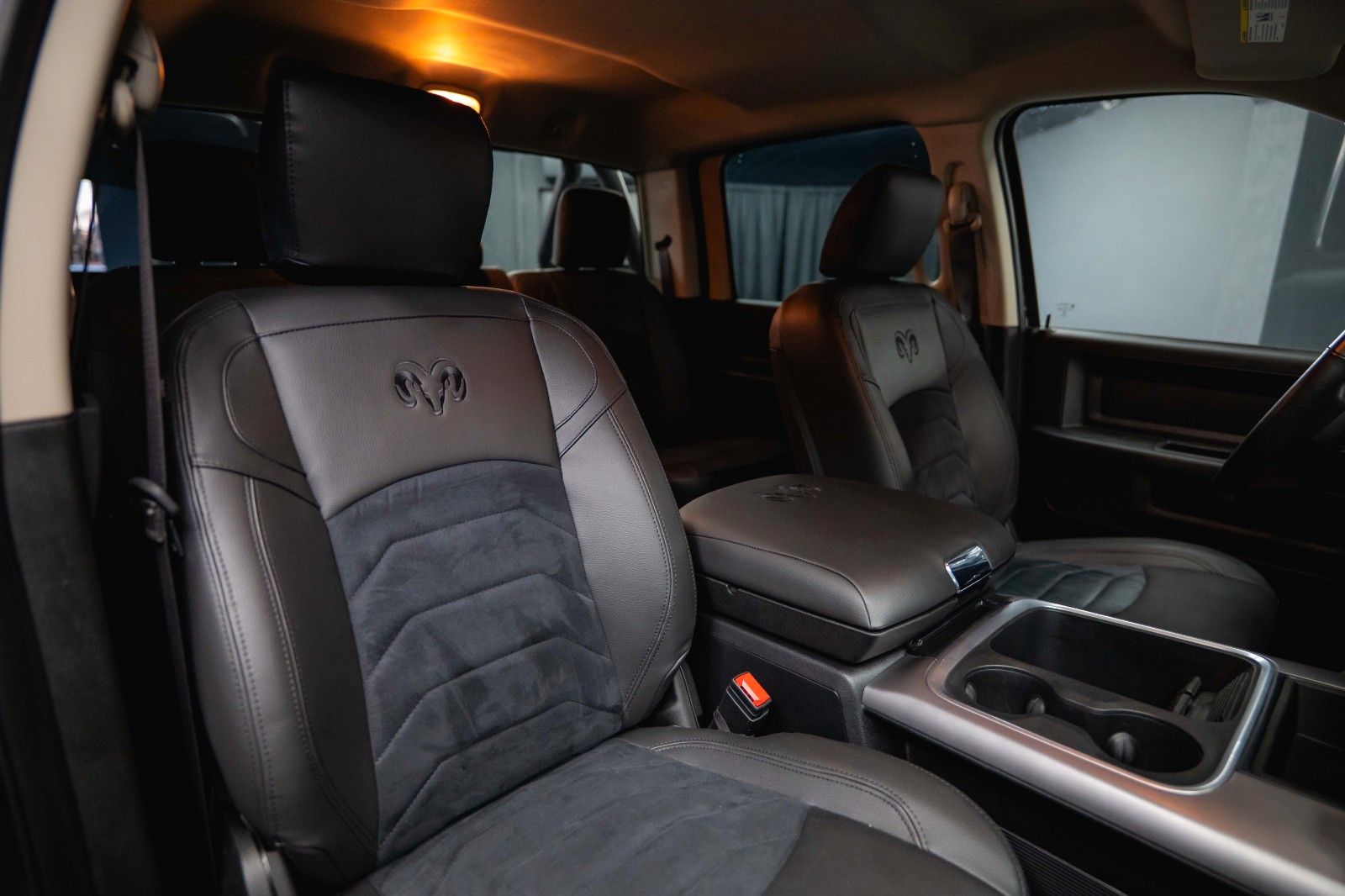 Fahrzeugabbildung Dodge RAM 5.7 V8 HEMI 4x4 OFFROAD Night-Paket *LED*AHK