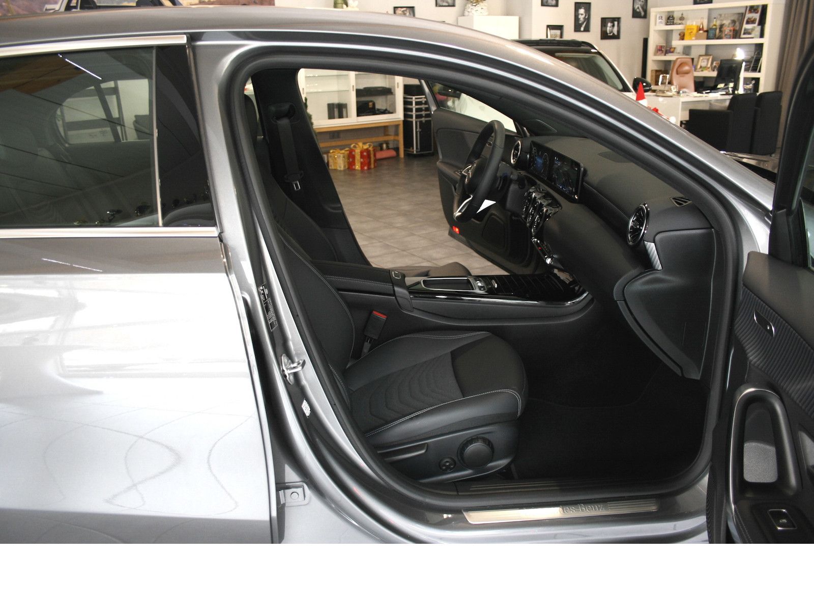 Fahrzeugabbildung Mercedes-Benz A 180 Progres. Advanced *Volldigitales Display*D