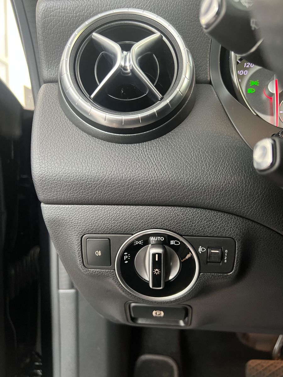 Fahrzeugabbildung Mercedes-Benz CLA 200 Sport* NUR 51.021Km* 2.HAND* SPORT LINE