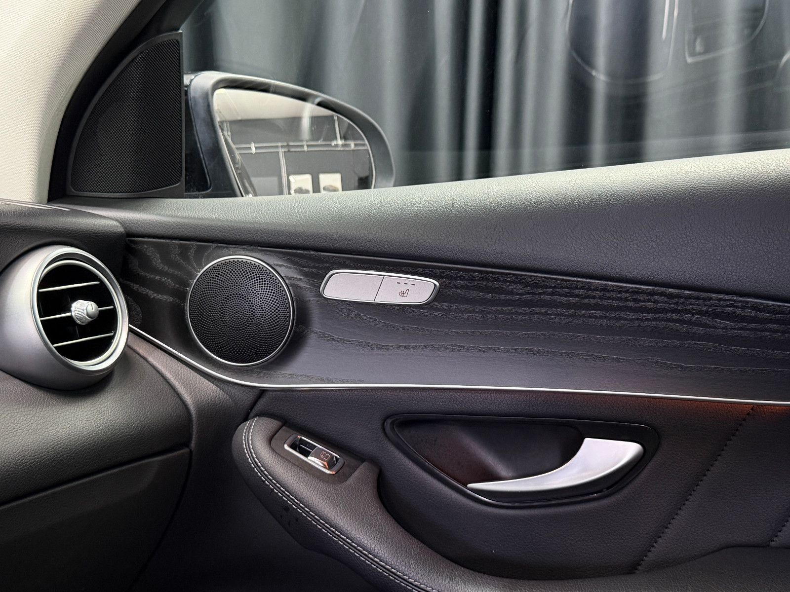 Fahrzeugabbildung Mercedes-Benz GLC 200 4Matic|AUTOMATIK|AMG-LINE|DIGI-TACHO|AHK