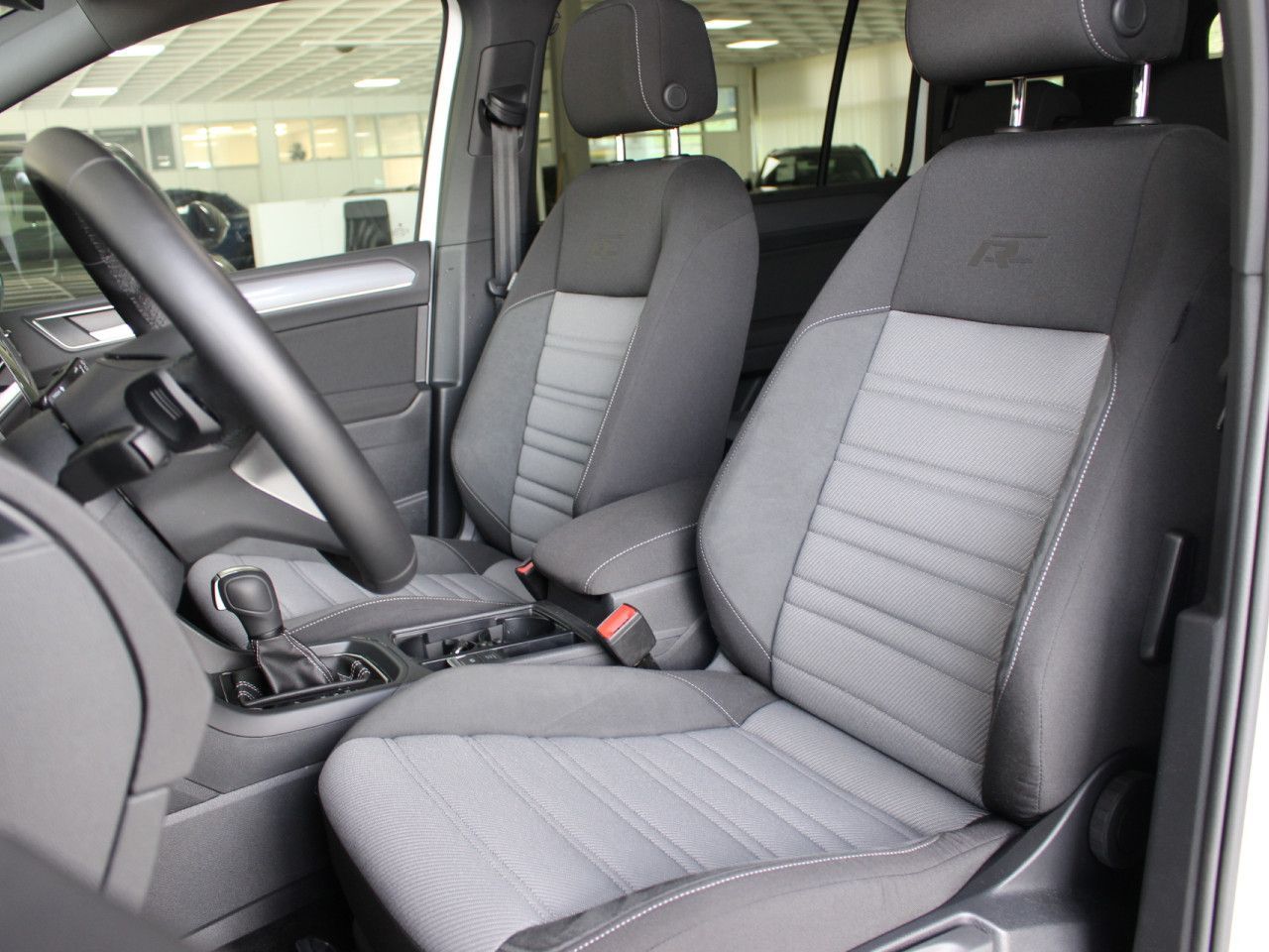 Fahrzeugabbildung Volkswagen Touran 1.5 TSI OPF Highline R-Line/Pano7.S./AHK