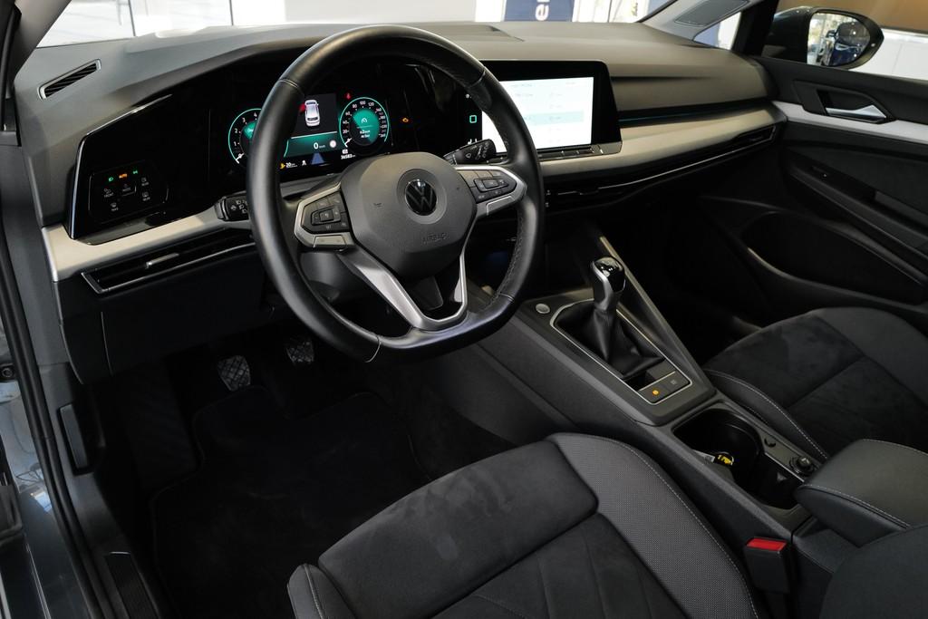 Volkswagen Golf 1.5TSI Life AHK DCC HKardon StdHz Memory
