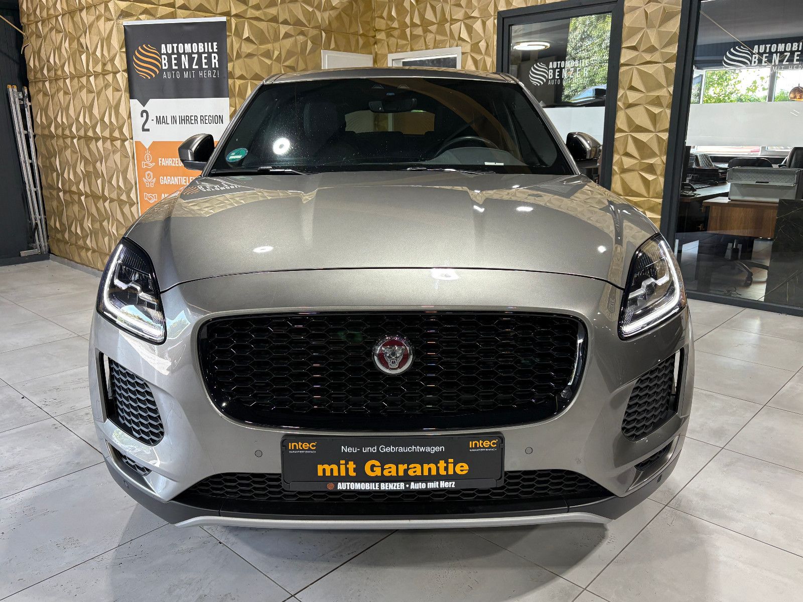 Fahrzeugabbildung Jaguar E-PACE S/NAVI/KAMERA/APPLE/ACC/SHZ/KLIMA/TOTWINK