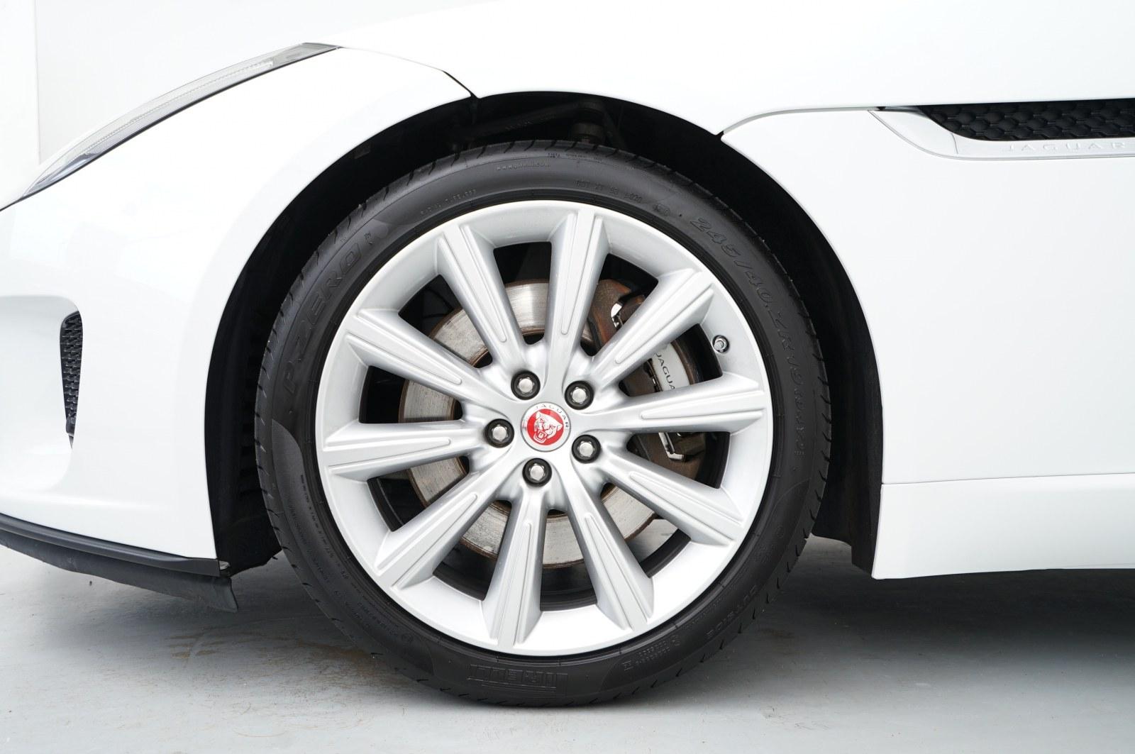 JAGUAR F-TYPE COUPÉ 300CH - XENON - CUIR - CHAUFFAGE STATIONNAIRE - CAMÉRA - BVA - 74.775 KMS