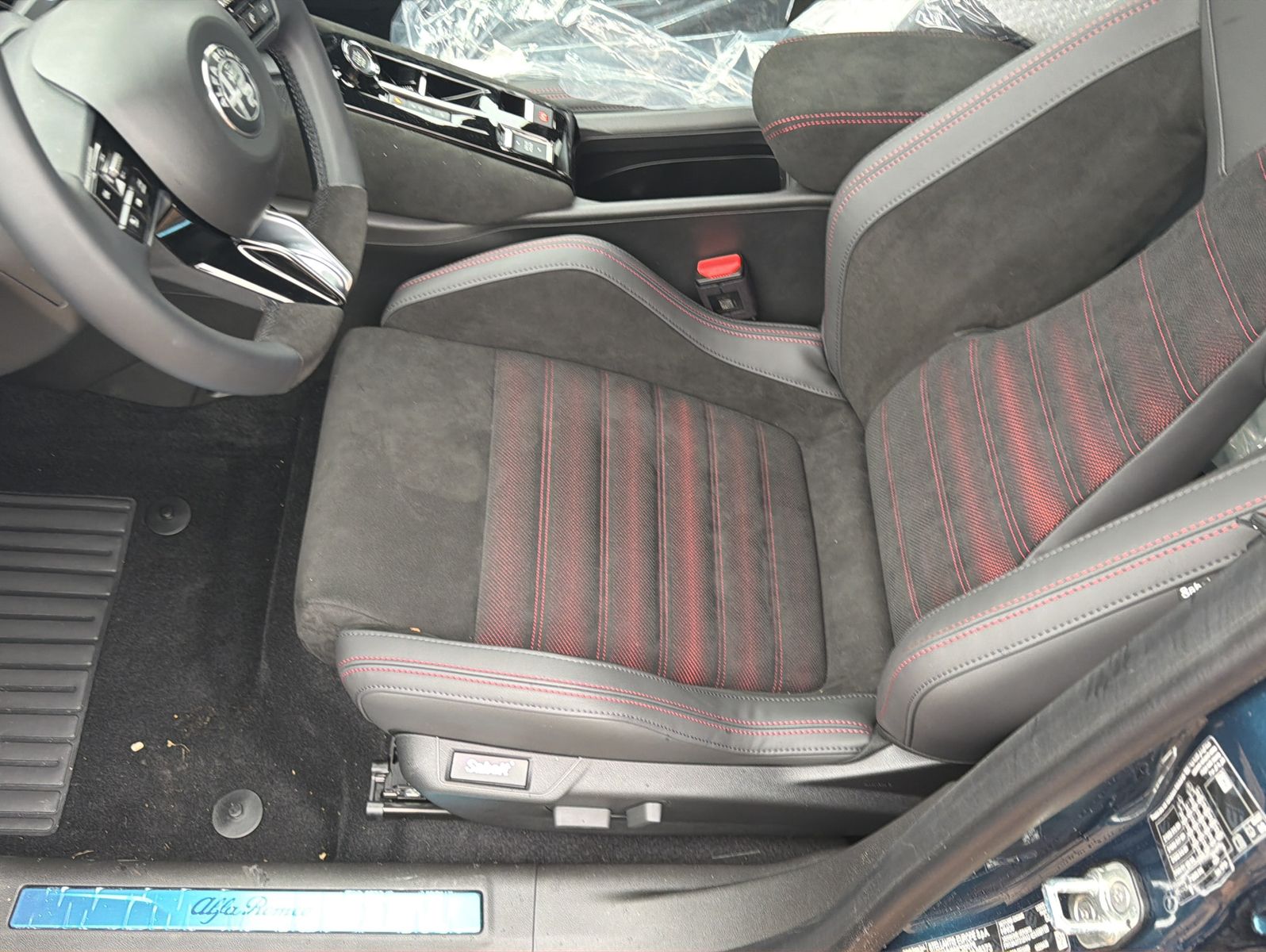 Fahrzeugabbildung Alfa Romeo Junior Ibrida 1.2 VGT 48V-Hybrid 100 kW Speciale