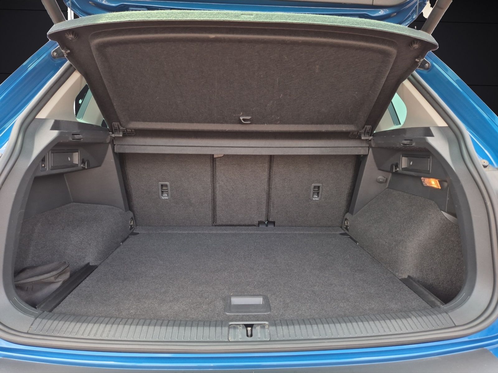 Fahrzeugabbildung Volkswagen Tiguan TDI IQ.Drive AHK PANO HUD ACC