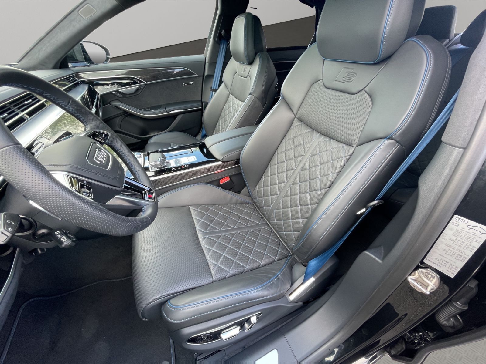 Audi A8 - Bild 11