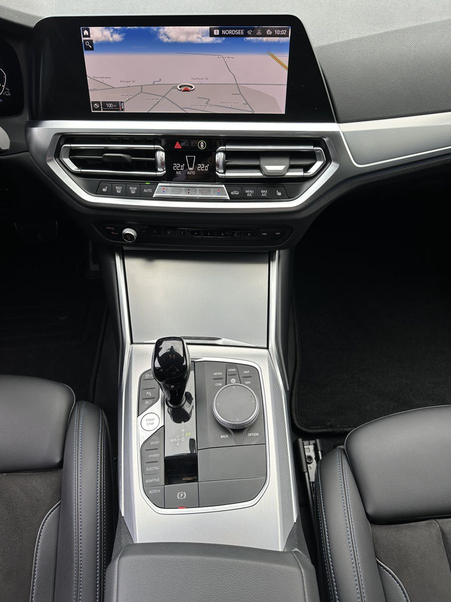 Fahrzeugabbildung BMW 320e Touring xDrive M-Sport NAV+LED+AHK+HIFI+KAM