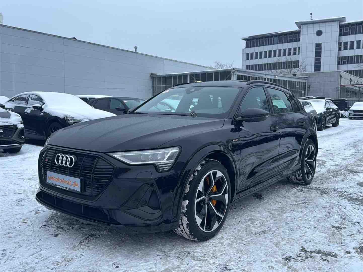 Audi e-tron S ALL BLACK AHK PANO S-SITZE 21Z B&O KAM.