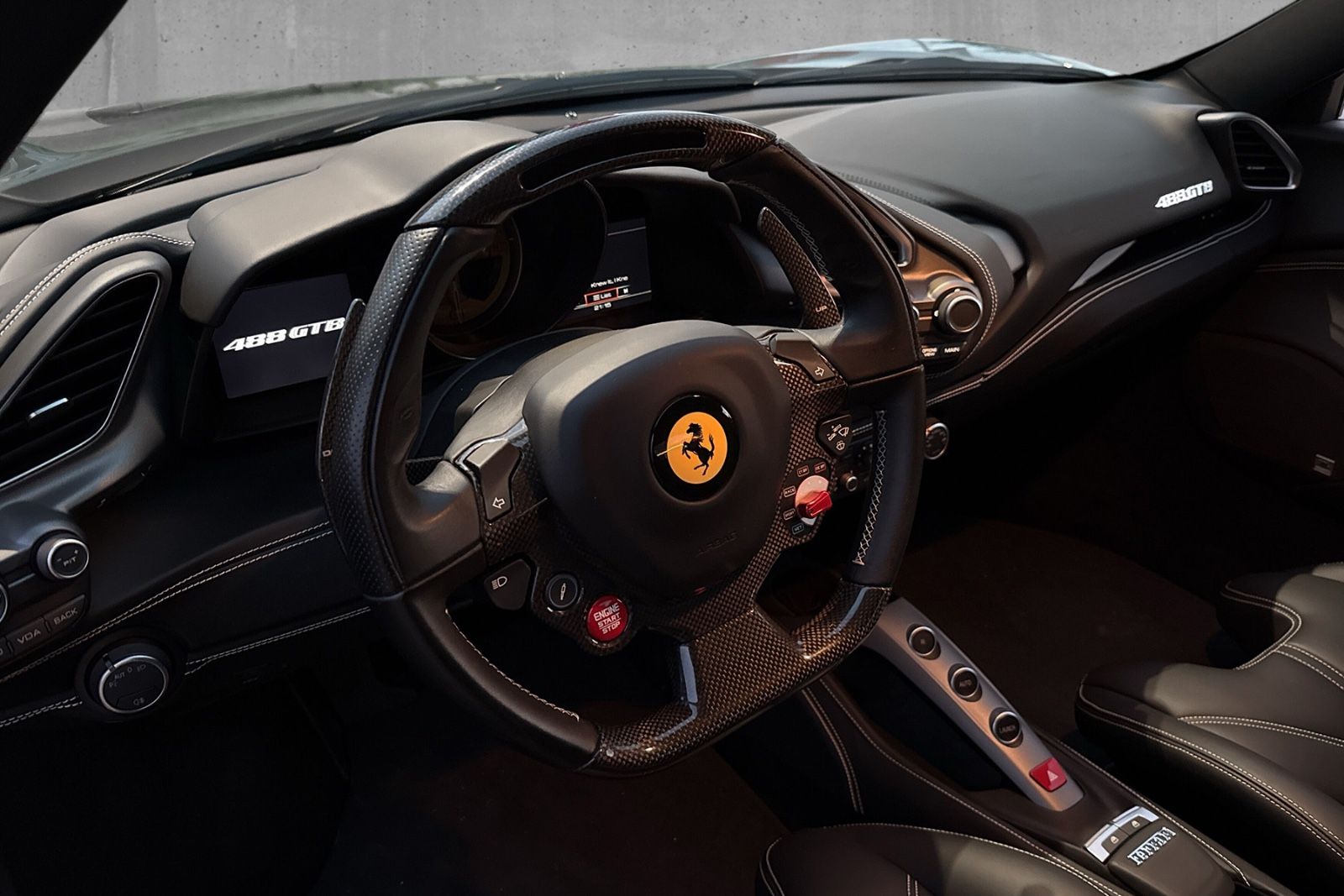 Fahrzeugabbildung Ferrari 488 GTB*ATELIER*Racing Seats*JBL*Sonderlack