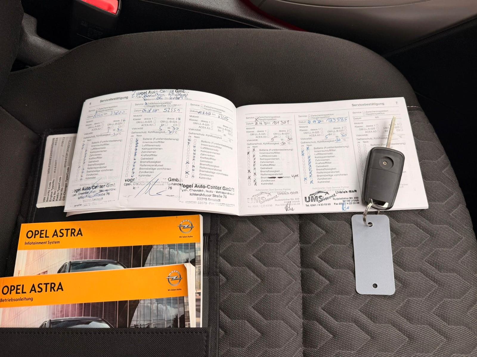 Opel Astra 2013 — photo 15