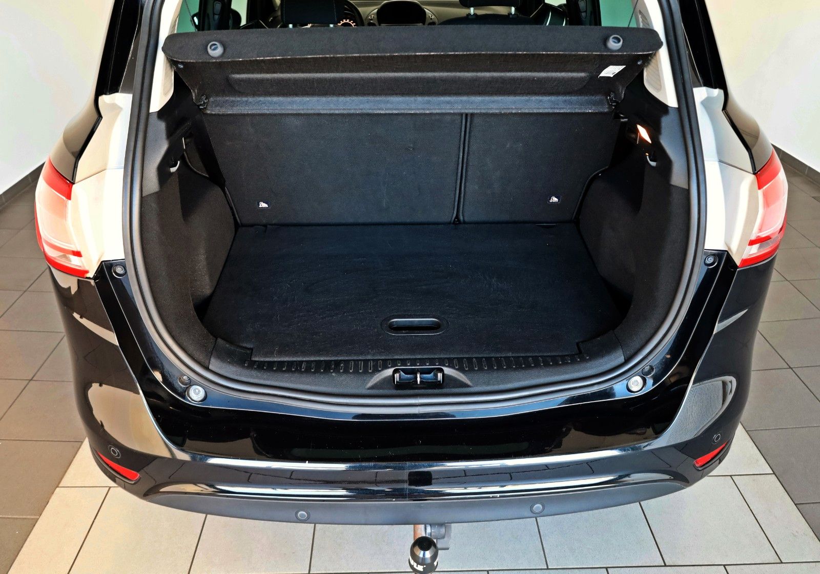 Fahrzeugabbildung Ford B-MAX Titanium Navi,SH,PDC,AHK,Allwetterreifen