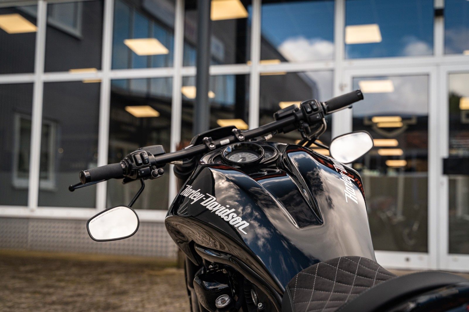 Fahrzeugabbildung Harley-Davidson VRSCDX Night Rod Special AIRRIDE 280 BadBoyCusto