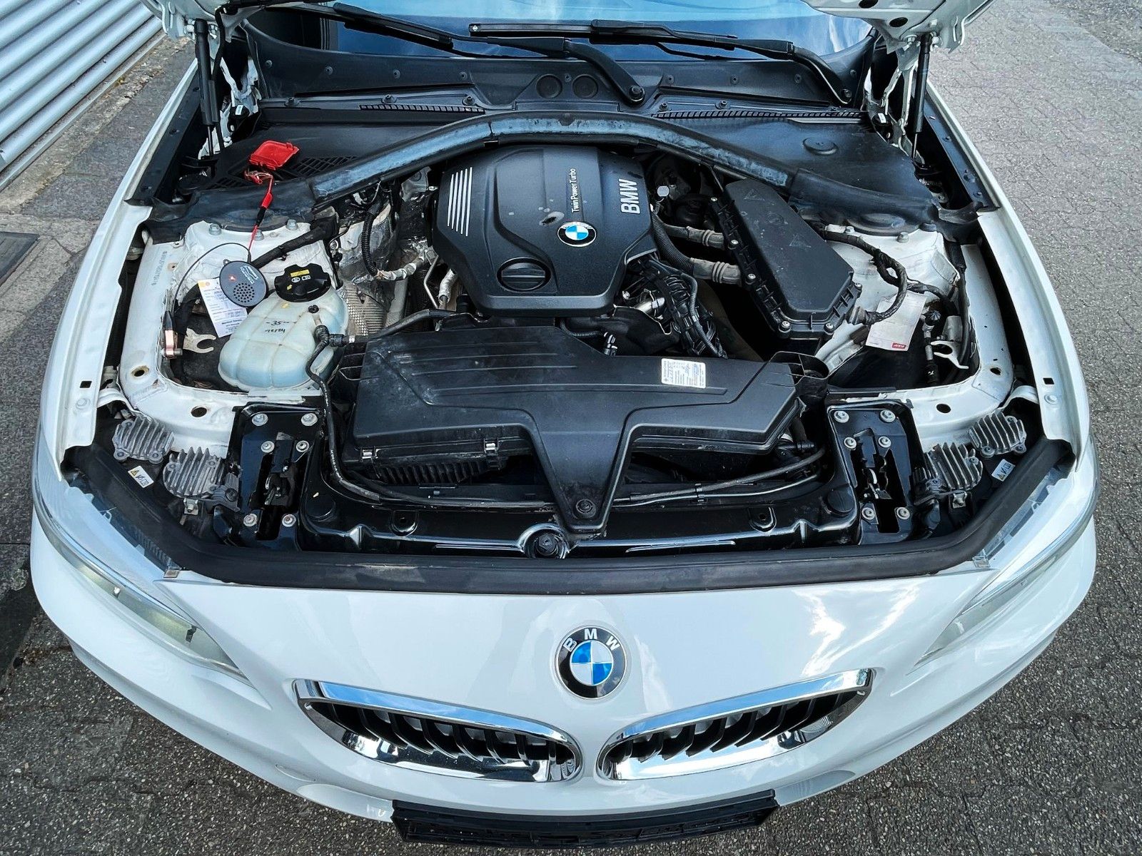 Fahrzeugabbildung BMW 220d Coupe SAG M SPORT PAKET NAVI GSD H&K SOUND