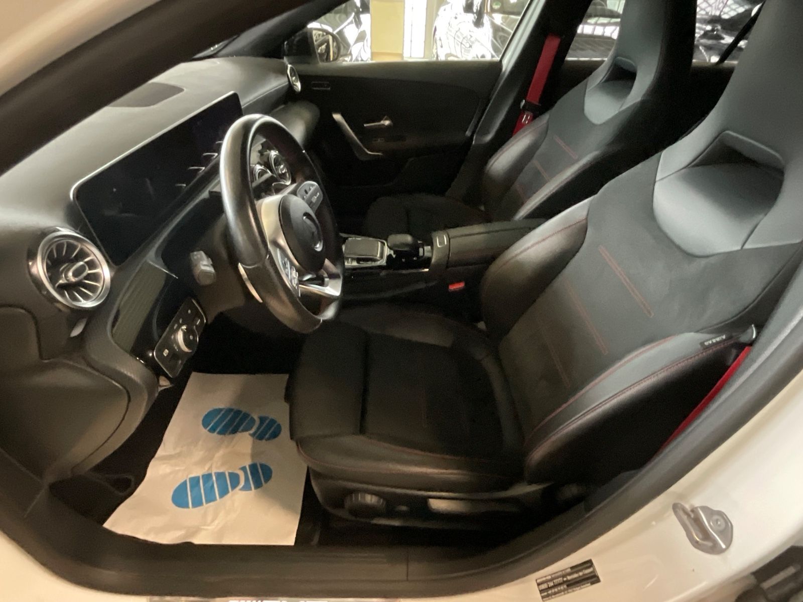 Fahrzeugabbildung Mercedes-Benz A 35 AMG 4Matic*Head-Up Display*MBUX