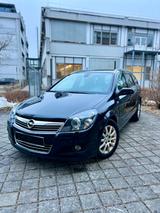 Opel Astra H Caravan Innovation "110 Jahre" - Opel Astra aus 2009 mit Diesel-Antrieb: Kombi