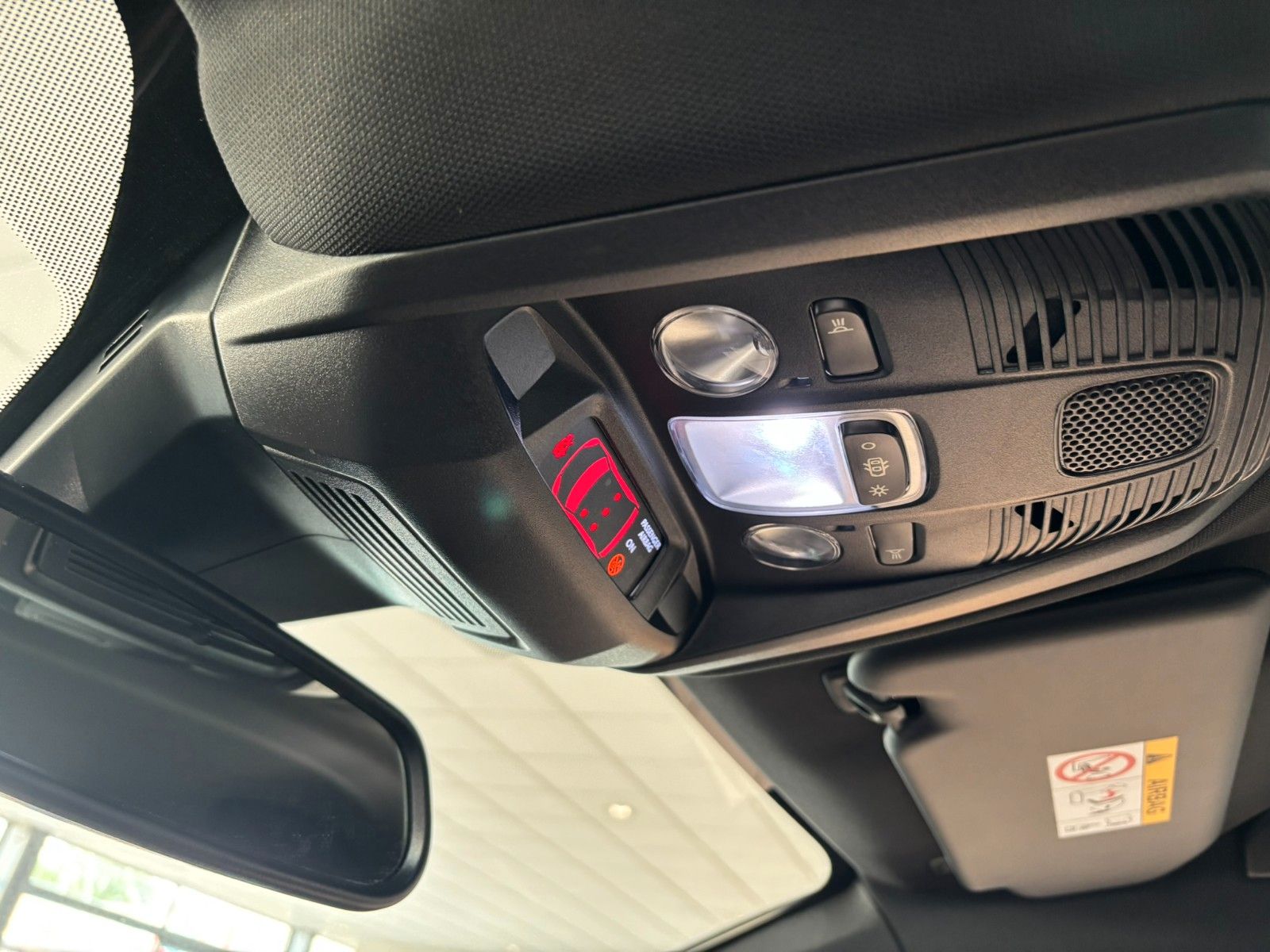 Fahrzeugabbildung Peugeot 3008 1.2T ACTIVE PACK NAVI/LED/SPORT/VIRT/PDC