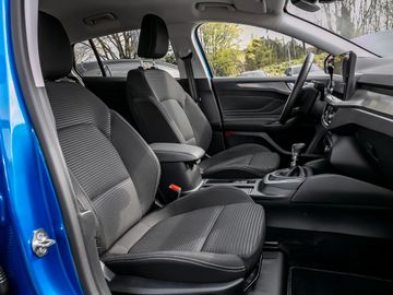 Ford Focus Turnier 1.0 Titanium-LED-Keyless-Winter-P.