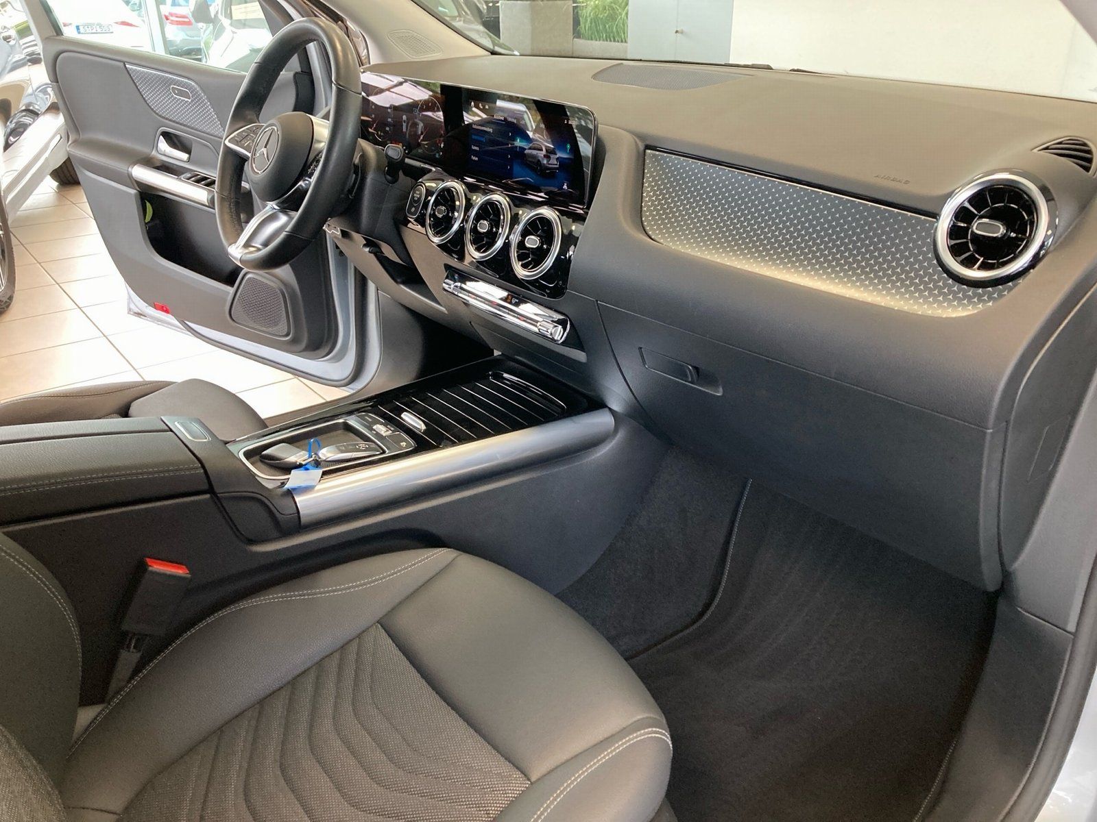 Fahrzeugabbildung Mercedes-Benz B 200 Progressive Line*Night*18"*LED*Kamera*Navi