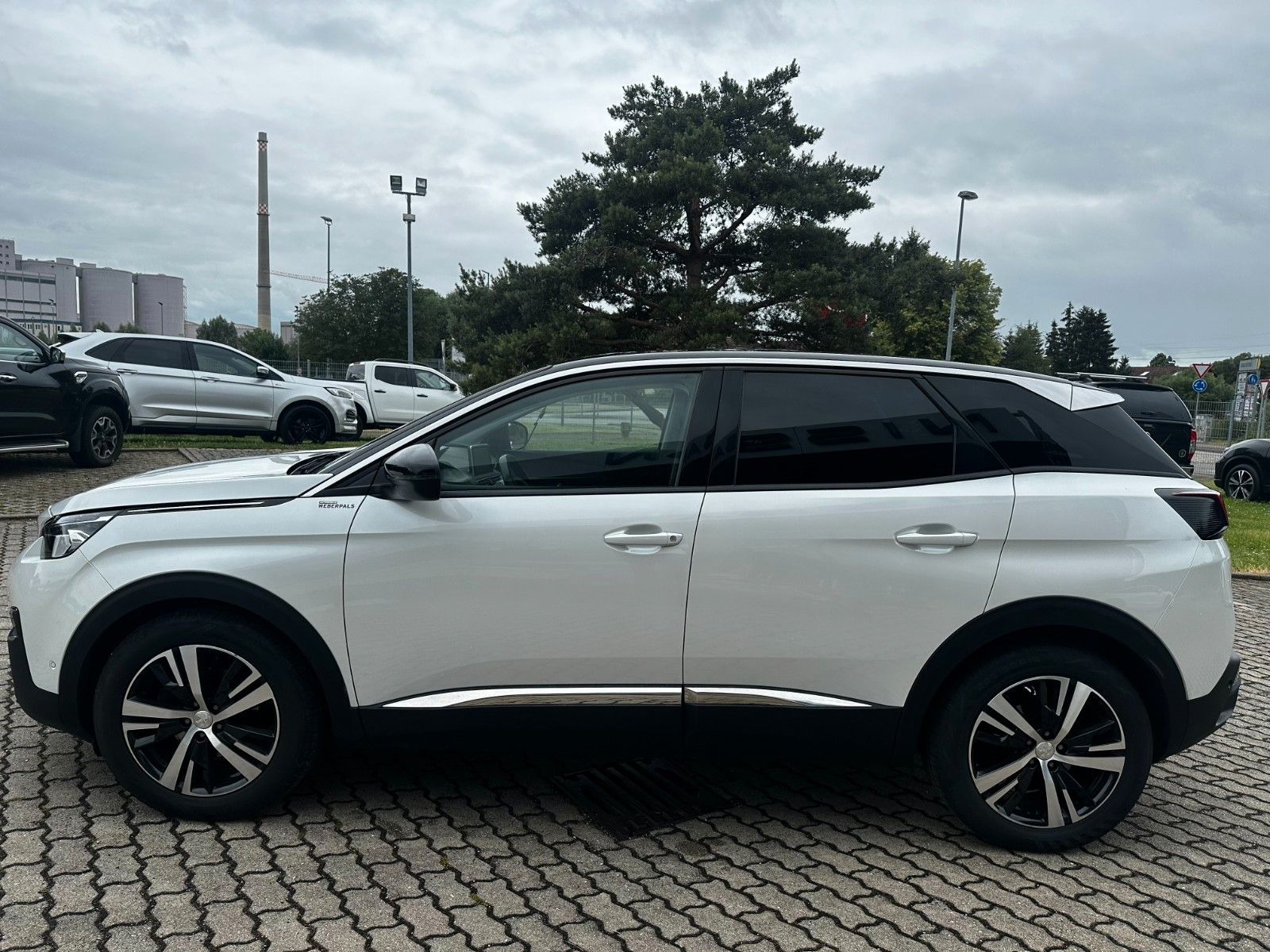 Fahrzeugabbildung Peugeot 3008 Teilleder/ Navi/ Sitzhzg / PDC